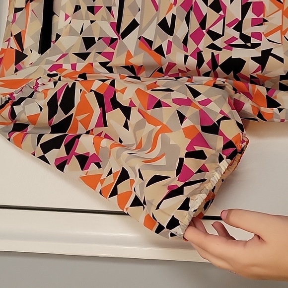 LOFT Bubble Sleeve Blouse in Geo Print - Picture 3 of 10